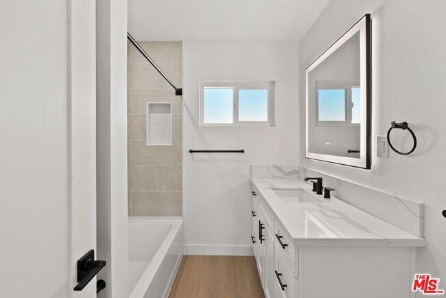 Building Photo - 4018 La Salle Ave