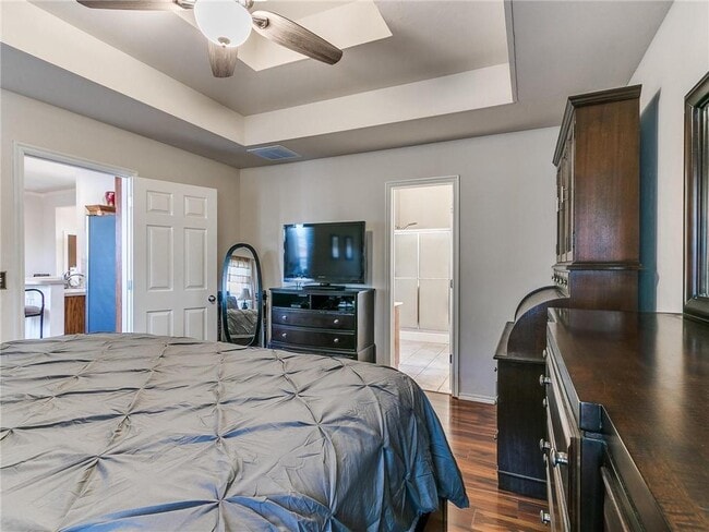 Building Photo - 4817 Montrose Dr