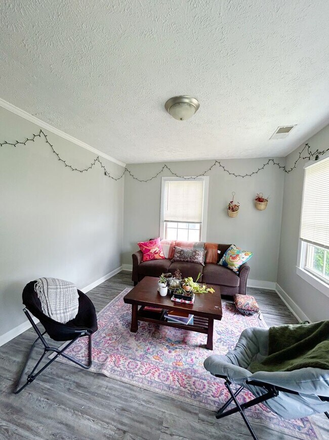 Building Photo - 609 Addison Ave