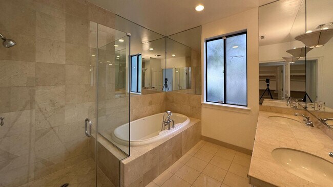 Building Photo - 16000 Sunset Blvd