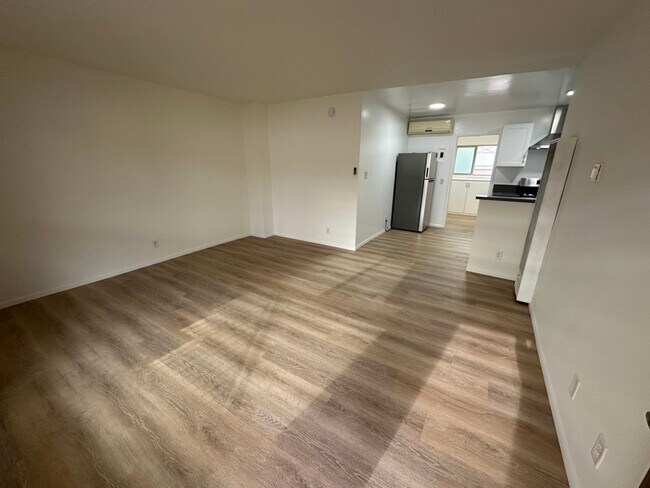 Building Photo - 1262 Granville Ave