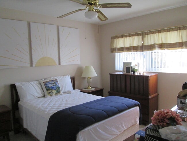 Building Photo - 2731 Barkley Dr W