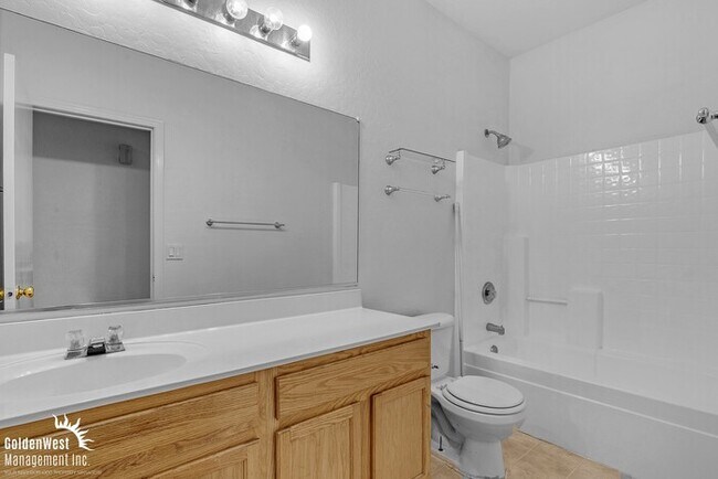 Building Photo - Updated 3Bdm 2Ba Home in Surprise!