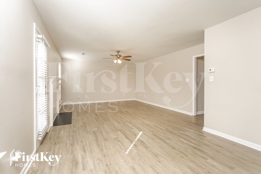 Building Photo - 1050 Spruce Garden Dr