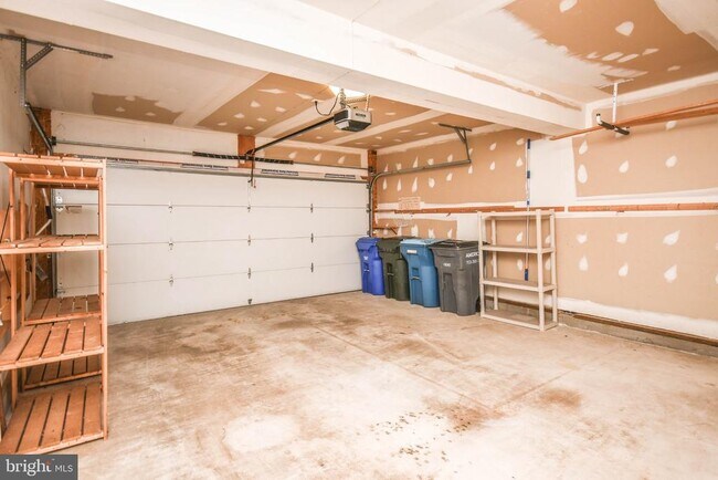 Building Photo - 9627 Locust Hill Dr