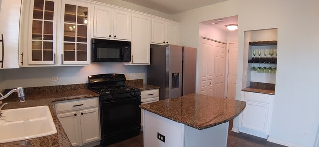 Building Photo - 564 Woods Creek Ln