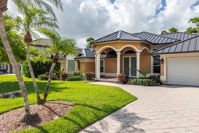Building Photo - 15622 Cypress Park Dr