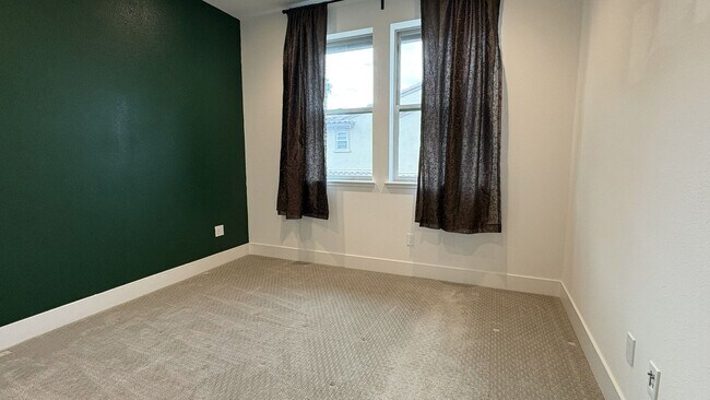 Building Photo - Modern 3BR/3BA Townhome in Prime Mountain View Location