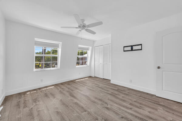 Building Photo - 415 N Cypress Dr