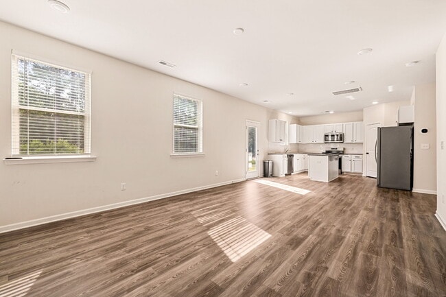 Building Photo - MOVE IN SPECIAL $600 off First Month!!!! Spacious 4-Bedroom Gem with 2.5 Baths –2216 Sussex Road ...