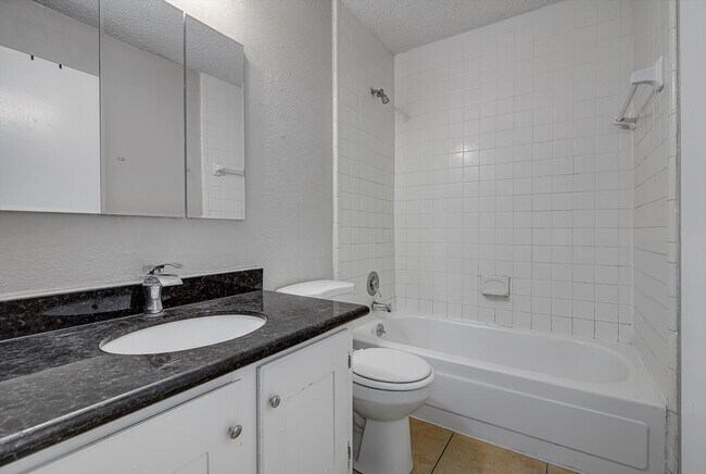 Building Photo - 5825 W Tidwell Rd