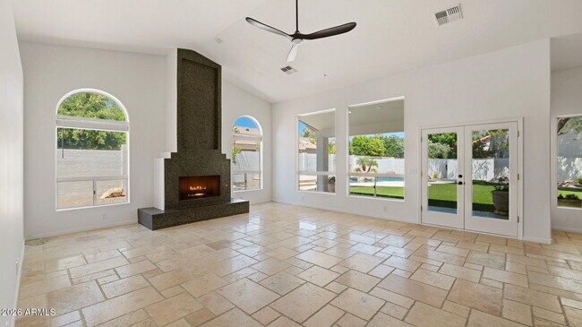 Building Photo - 8638 E Dahlia Dr