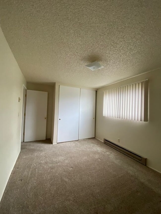 Building Photo - Must See Lebanon Home!