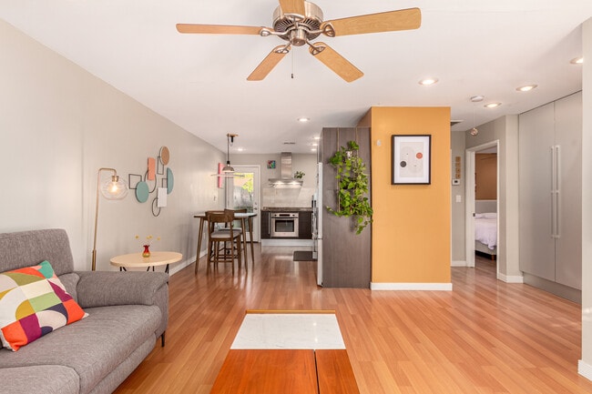 Building Photo - 1850 E Maryland Ave