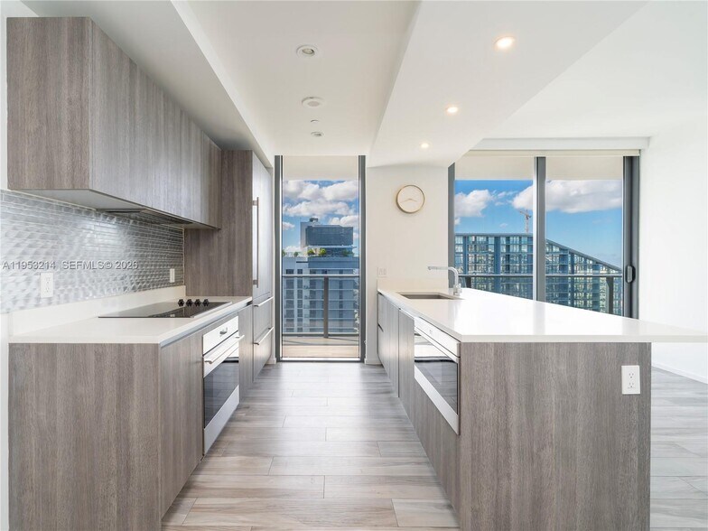 Building Photo - 801 S Miami Ave