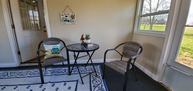 Building Photo - ? Pet Friendly Home ? Fenced in Yard ? Renovated ?