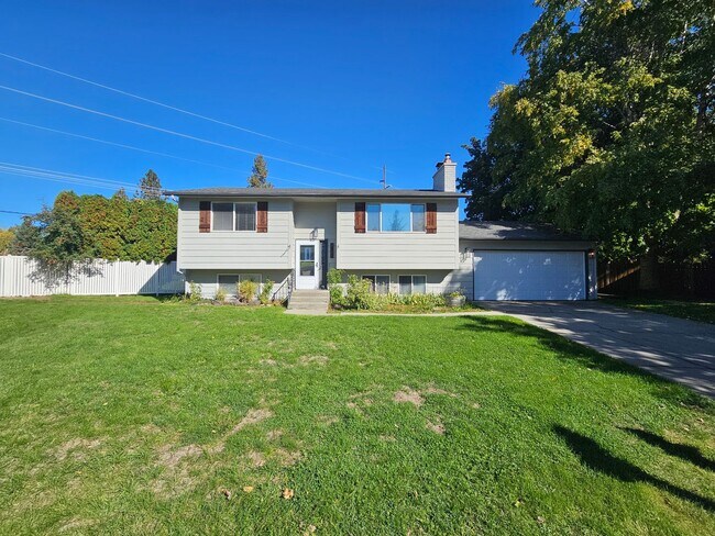 Building Photo - 1721 E 58th Ave