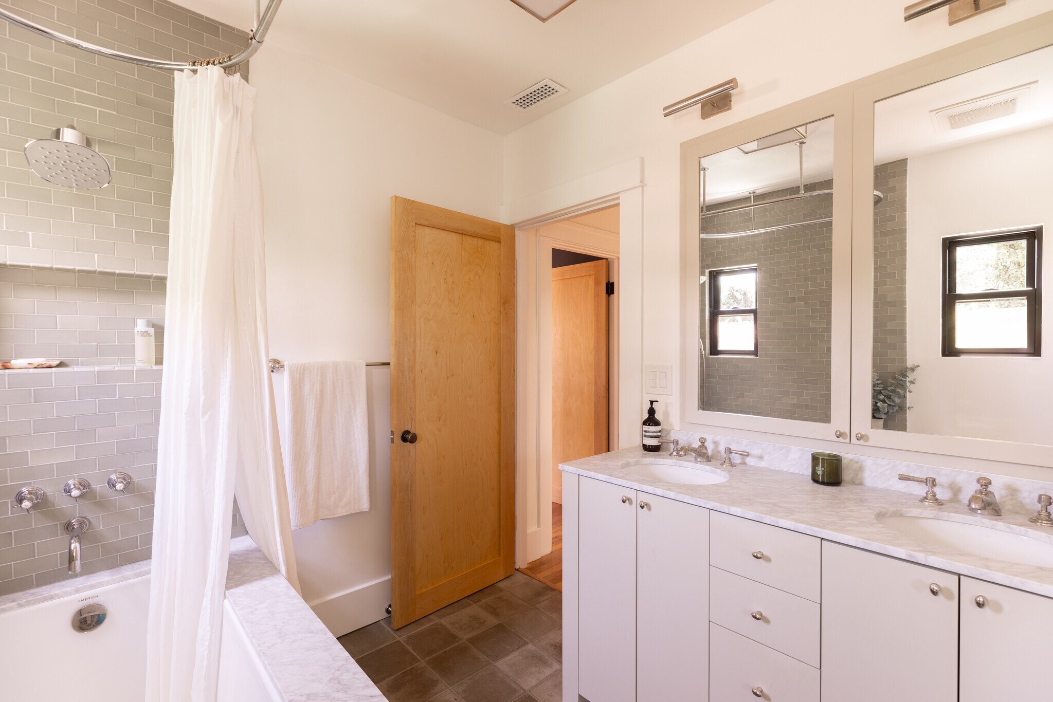 Building Photo - 5248 Sierra Villa Dr