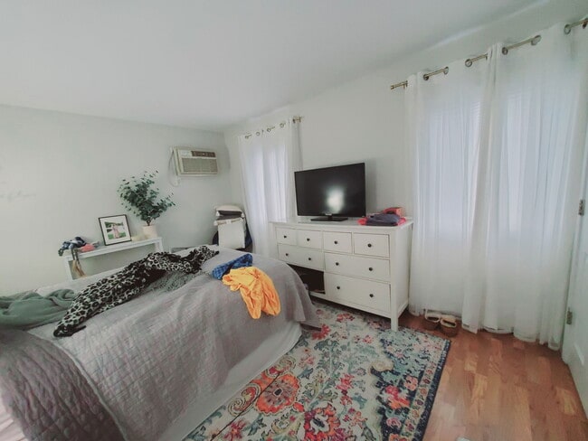 Building Photo - 34 Goodwin St