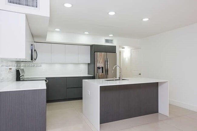 Building Photo - 7126 Ballantrae Ct