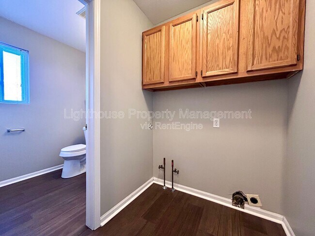 Building Photo - 2104 Shiloh Point SE