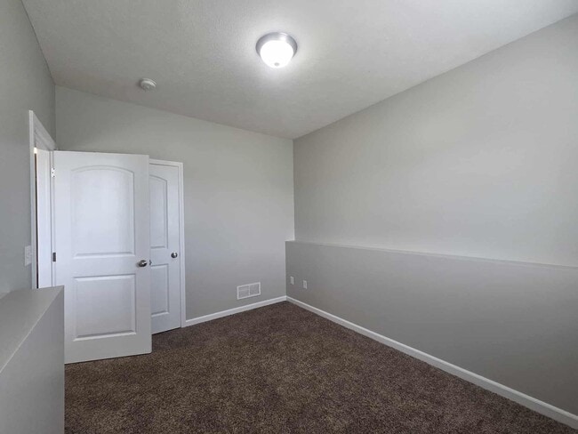 Building Photo - 404 Michaels Court