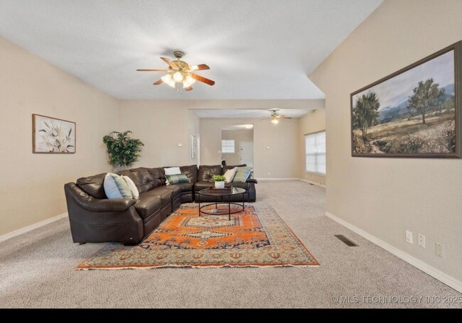 Building Photo - 806 S Osage Ave