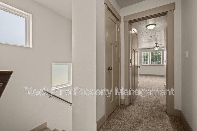 Building Photo - 909 N 31st St