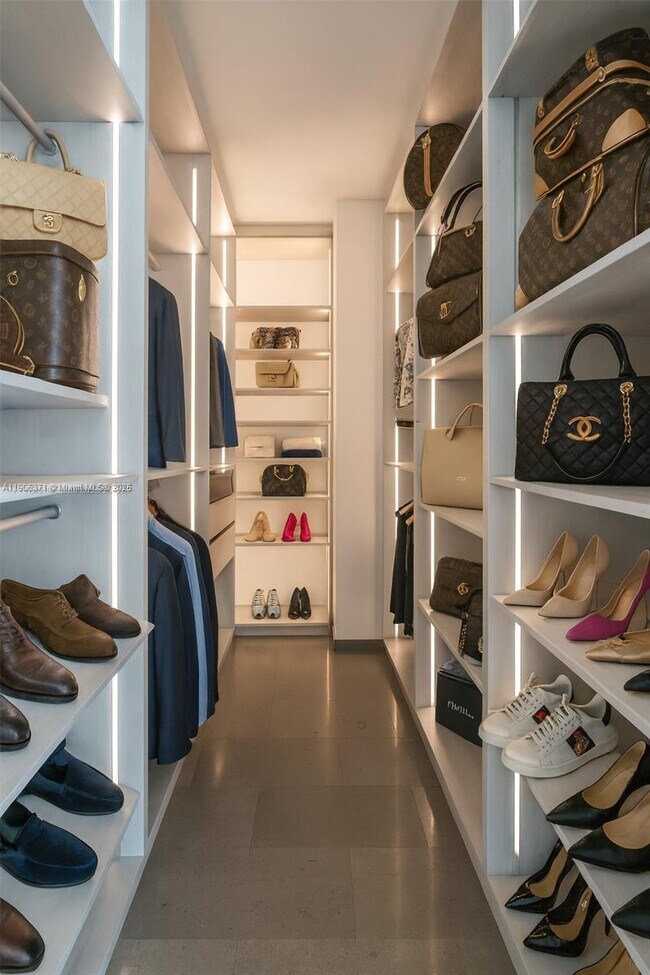 Building Photo - 88 SW 7th St