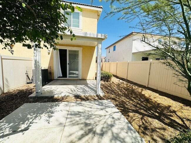 Building Photo - 10964 Roble St