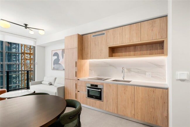 Building Photo - 11 NE 6th St