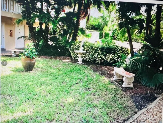 Building Photo - 2110 NE 39th St