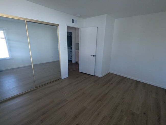 Building Photo - 3 Bedroom 2 Bathroom Single Story Home in ...