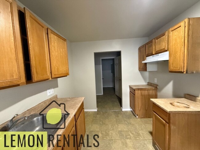 Building Photo - 1204 S 7th St