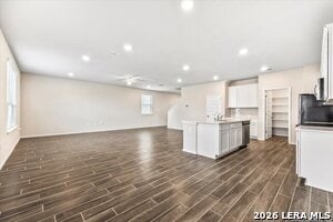 Building Photo - 2521 Ayers Dr
