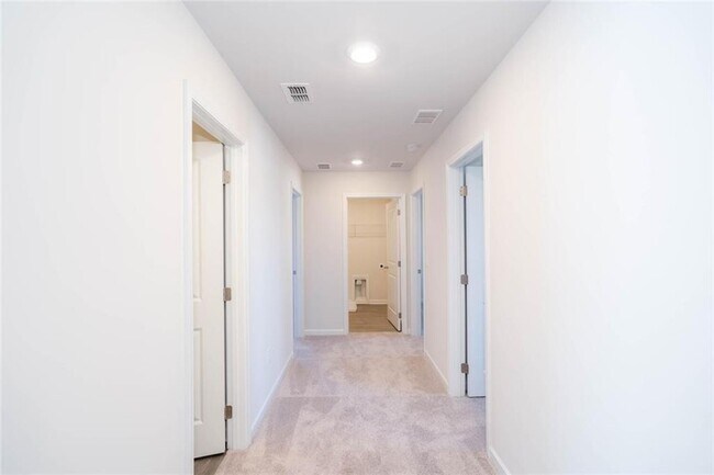 Building Photo - 242 Lookout Dr