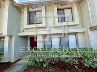 Building Photo - 3/1.5 Townhouse, 2 Car Garage, Pets Negoti...