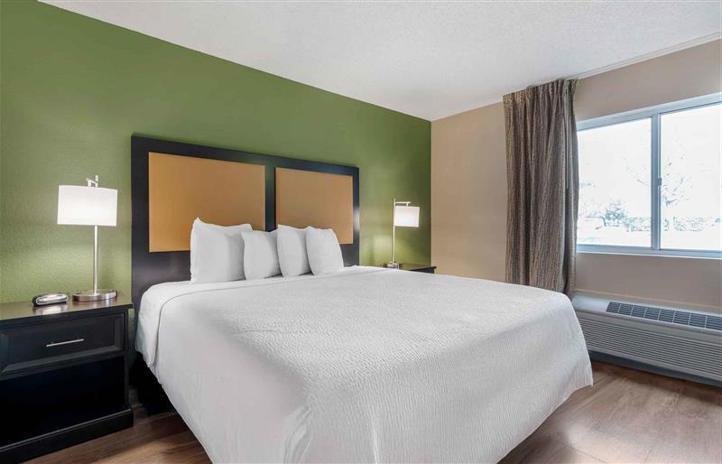 Building Photo - Furnished Studio-Chesapeake - Greenbrier Circle