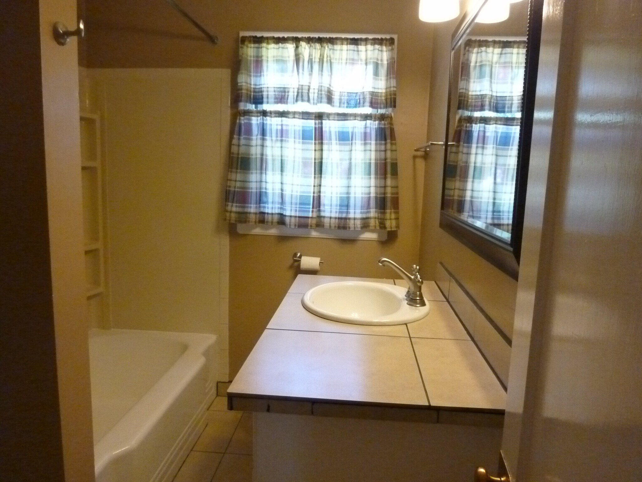 Building Photo - 825 E 35th Ave