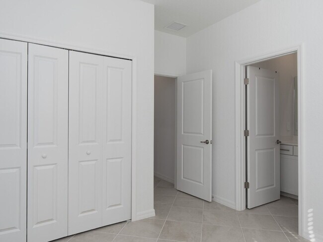 Building Photo - 11470 Burgundy Dr