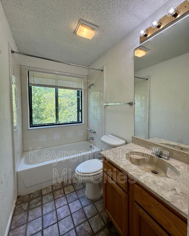 Building Photo - 4800 W Lovers Ln