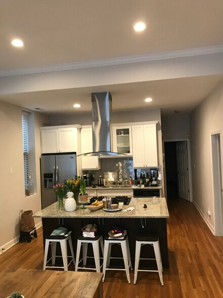 Building Photo - 245 W Scott St