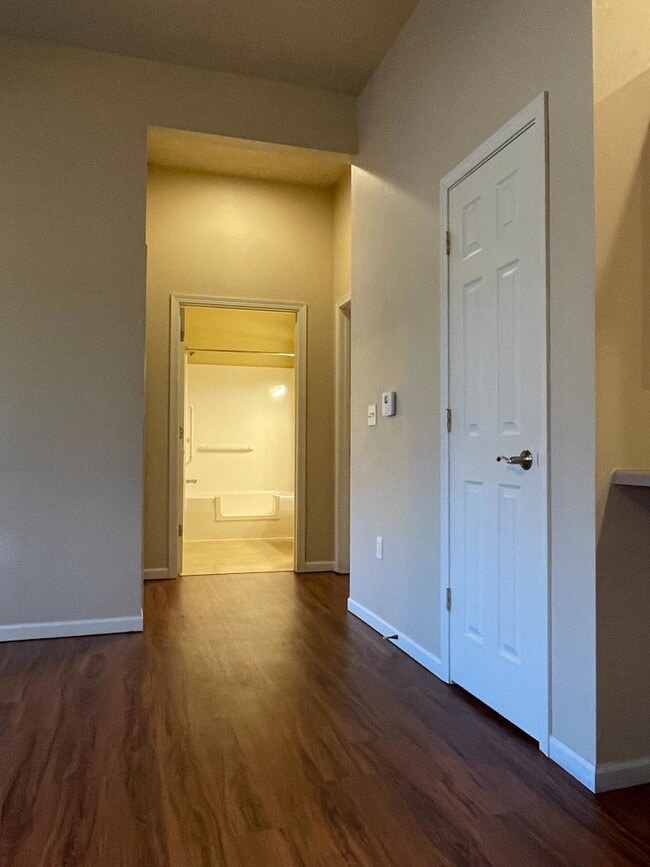 Building Photo - 323 W Main St