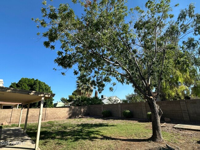Building Photo - 4833 W Taro Dr