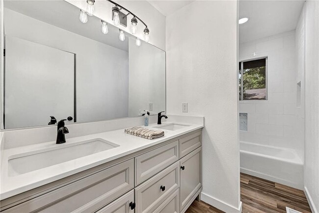 Building Photo - 6 Brompton Dr