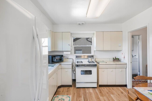 Building Photo - 4807 Foxenwood Ln