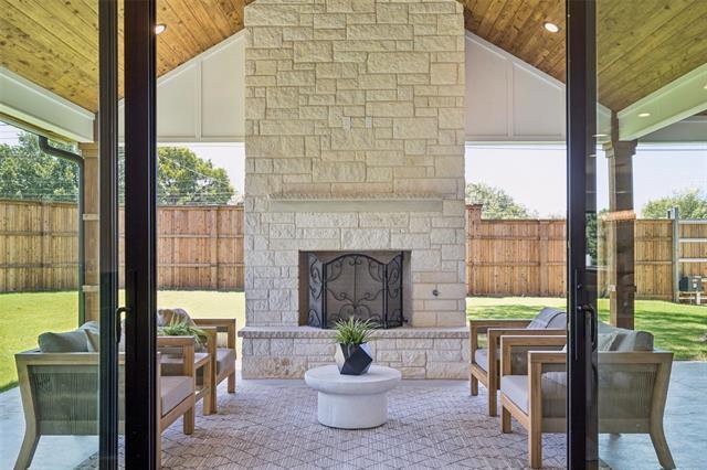 Building Photo - 4042 Mendenhall Dr