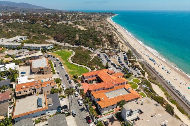 Building Photo - Dream home Located on the Bluff of Southwe...