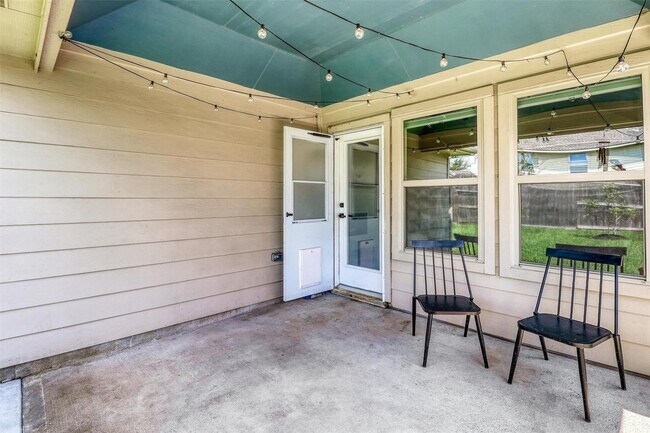 Building Photo - 6015 Wildbriar Ln