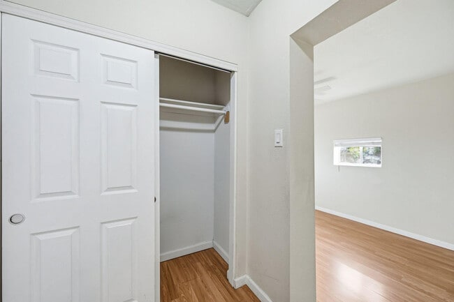 Building Photo - 2421 W Anderson Ave